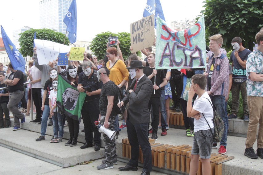 Protest przeciwko dyrektywie Unii Europejskiej dotyczącej...