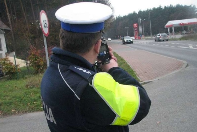 Tylko w pierwszym tygodniu obowiązywania nowych przepisów policjanci ze Strzelec Opolskich odebrali prawo jazdy sześciu kierowcom.