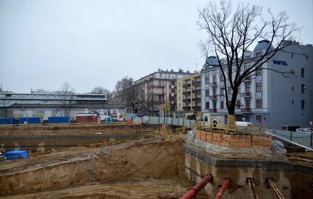 Utrudnienia są związane z budową biurowca na działce przy ul. Wieniawskiej 15.