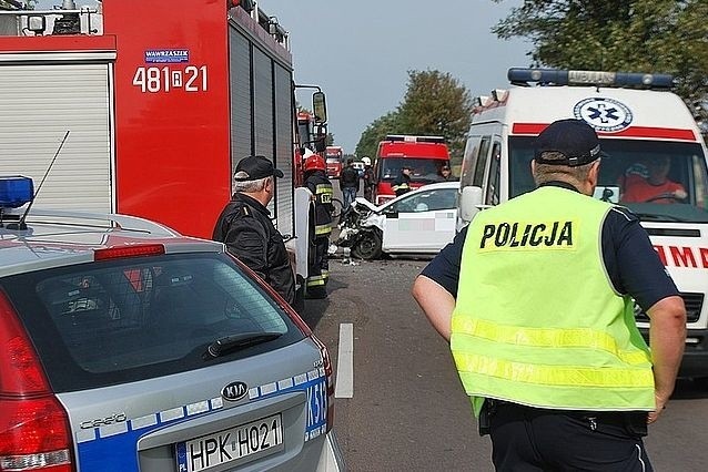 Jak informuje policja, około godz. 13 na trasie Cieszanów - Dachnów doszło do wypadku drogowego z udziałem dwóch pojazdów osobowych.