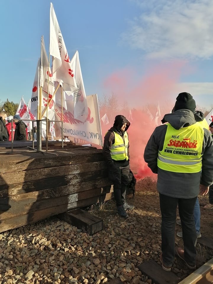 Strajk górników: związkowcy zablokowali tory euroterminalu w Sławkowie. Protestują przeciw importowi rosyjskiego węgla