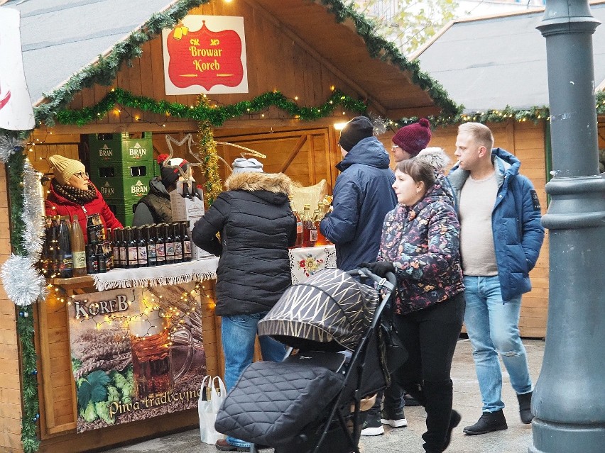 Na Piotrkowskiej rozpoczął się już bożonarodzeniowy jarmark