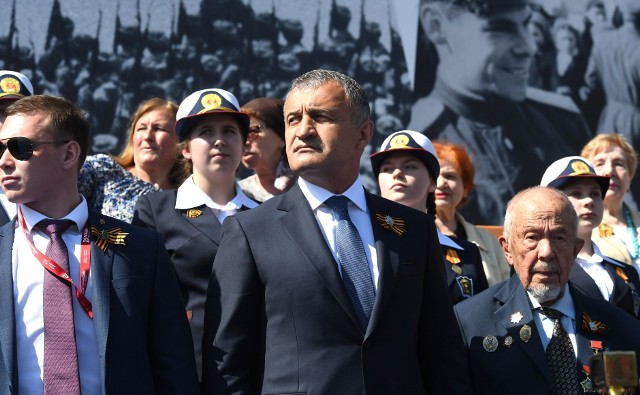 Prezydent Osetii Południowej Anatolij Bibiłow na paradzie z okazji Dnia Zwycięstwa w Moskwie w 2020 roku