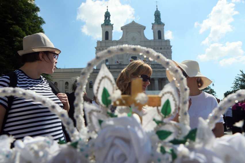 Boże Ciało w Lublinie. Uroczysta procesja przeszła przez centrum miasta (ZDJĘCIA, WIDEO)