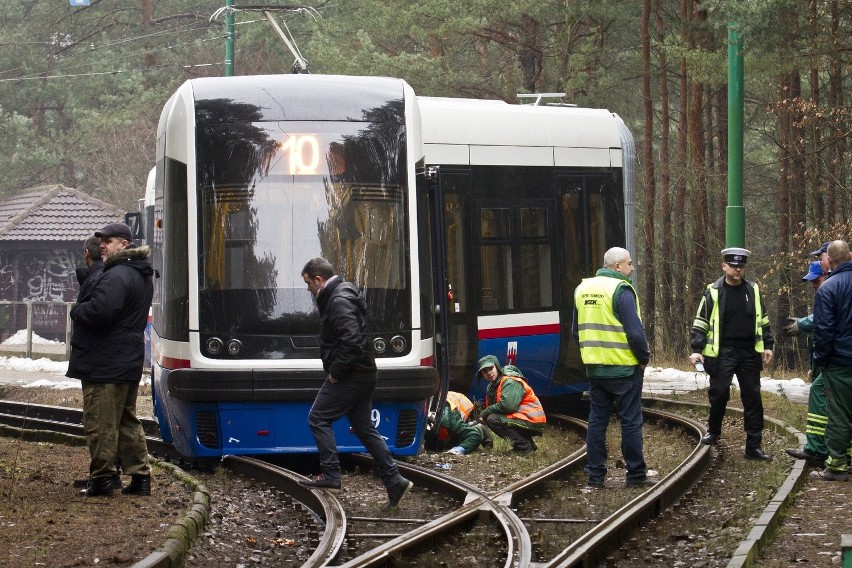 Tramwaj Swing wypadł z szyn w Myślęcinku 