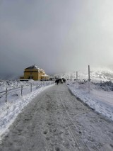 W Karkonoszach już prawdziwa zima. Mróz na Śnieżce i oblodzone szlaki, tak to teraz wygląda