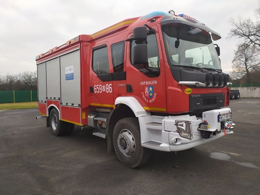 Nowy wóz dla strażaków z OSP Rogów.