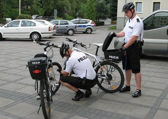 Policjanci z Zielonej Góry na rowerach.