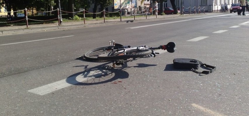 Z ostatniej chwili: Wypadek w centrum! Rowerzysta rozbił się o auto! (zdjęcia)