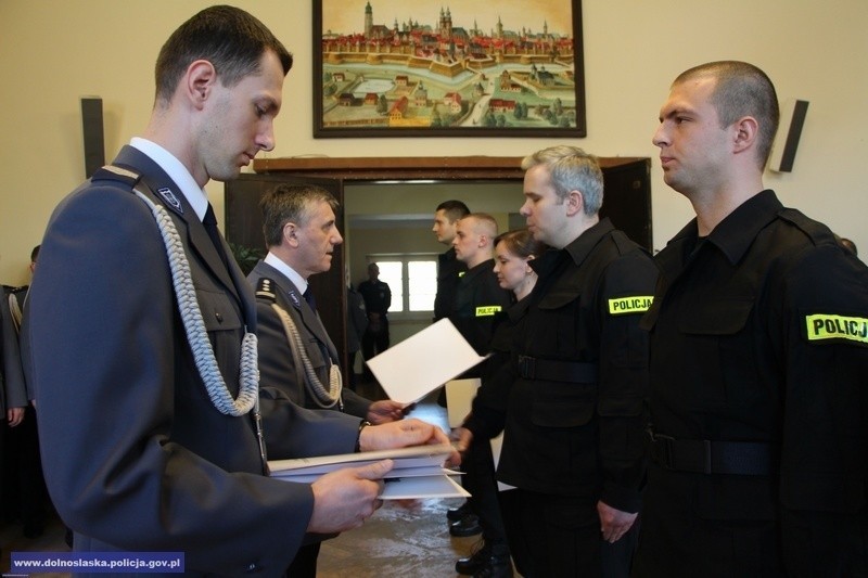 Nowi policjanci złożyli ślubowanie. W tym roku służbę rozpocznie 316 funkcjonariuszy (ZDJĘCIA)