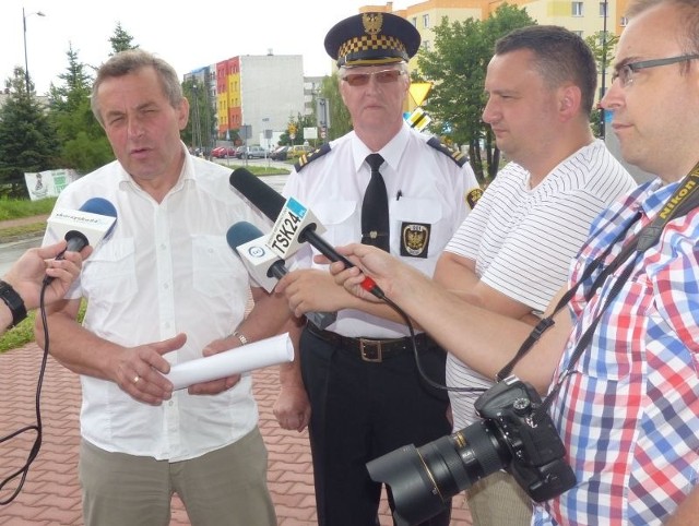 Prezydent Roman Wojcieszek zapowiedział wprowadzenie stref spowolnionego ruchu. Pierwsza zacznie działać 1 sierpnia na osiedlu Place, na którym odbyła się konferencja prasowa. 