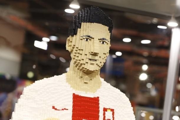 Figura Roberta Lewandowski została wykonana z klocków Lego