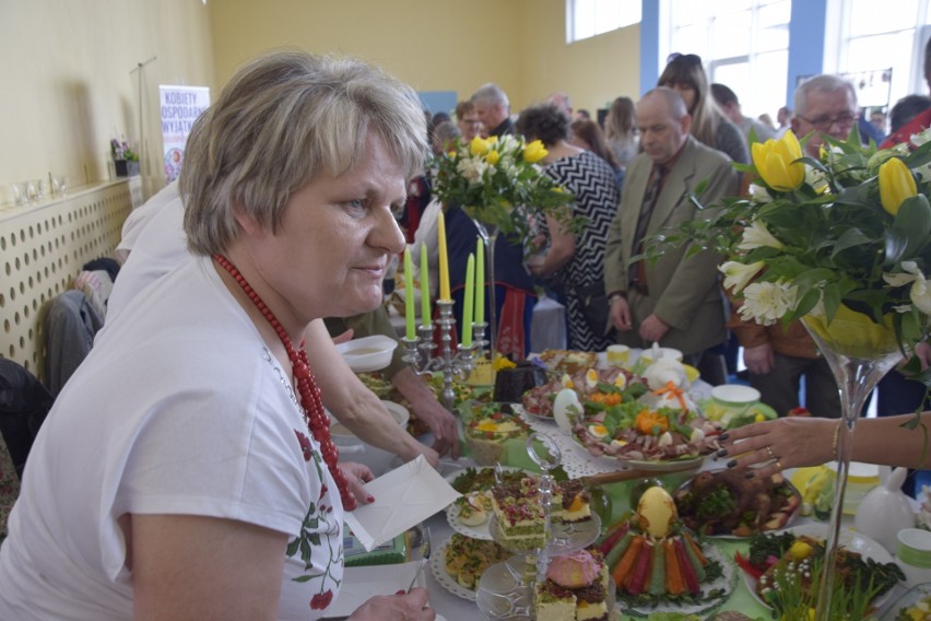 Zapachniało świętami! Tłumy na 12. Powiatowych Prezentacjach Potraw i Tradycji Wielkanocnych w Aleksandrowie Kujawskim [zdjęcia]