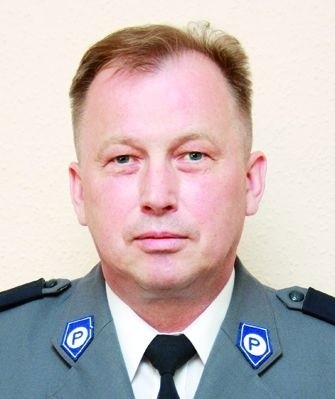 Władysław Naliwajko, komendant monieckiej policji: - Dodatkowe patrole to wspólna inicjatywa Urzędu Miejskiego w Mońkach i nasza. Jest to właściwie zadośćuczynienie żądaniom i potrzebom mieszkańców. Prosili o dodatkowe patrole w okolicach, gdzie nie czują się bezpieczni. Dotychczas nie było to u nas praktykowane, ale w innych miastach i gminach, gdzie wprowadzono takie rozwiązanie, doskonale się to sprawdza.