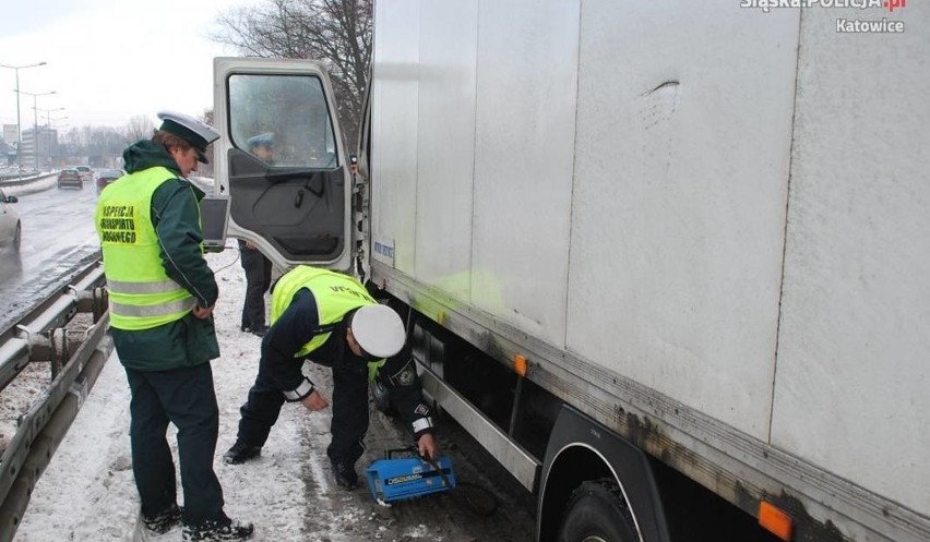 Policja sprawdza, jak kopcą diesle w Katowicach