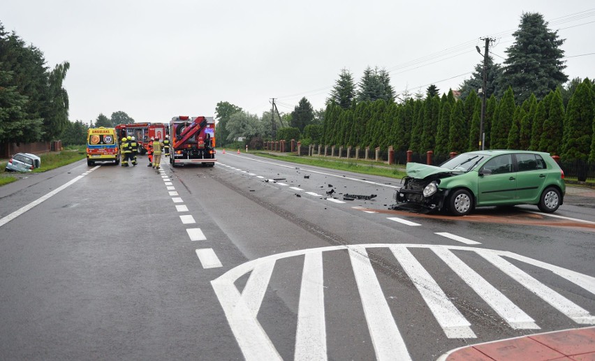 Wypadek w Orłach. W zderzeniu volkswagena z hondą poszkodowane zostały dwie funkcjonariuszki Straży Granicznej [ZDJĘCIA]