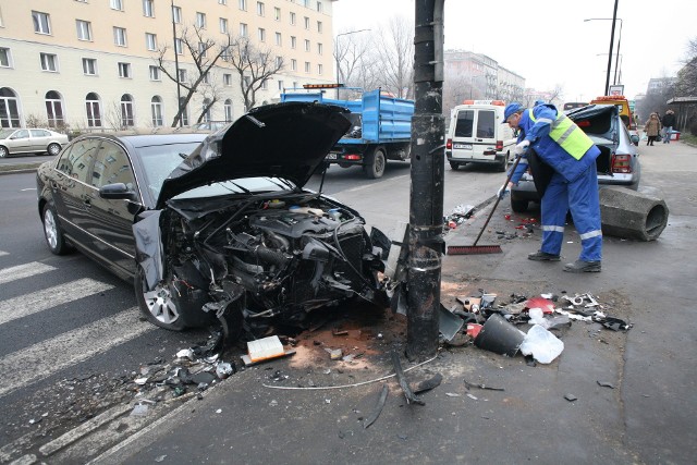 W 2014 roku w całym kraju w wypadkach drogowych zginęło łącznie 3202 osób. Stosunkowo bezpiecznymi miastami – czyli takimi, gdzie liczba wypadków na 10 000 mieszkańców nie przekracza 7 – jest Poznań, Bydgoszcz, Zielona Góra, Warszawa, a także Lublin / Fot. Archiwum