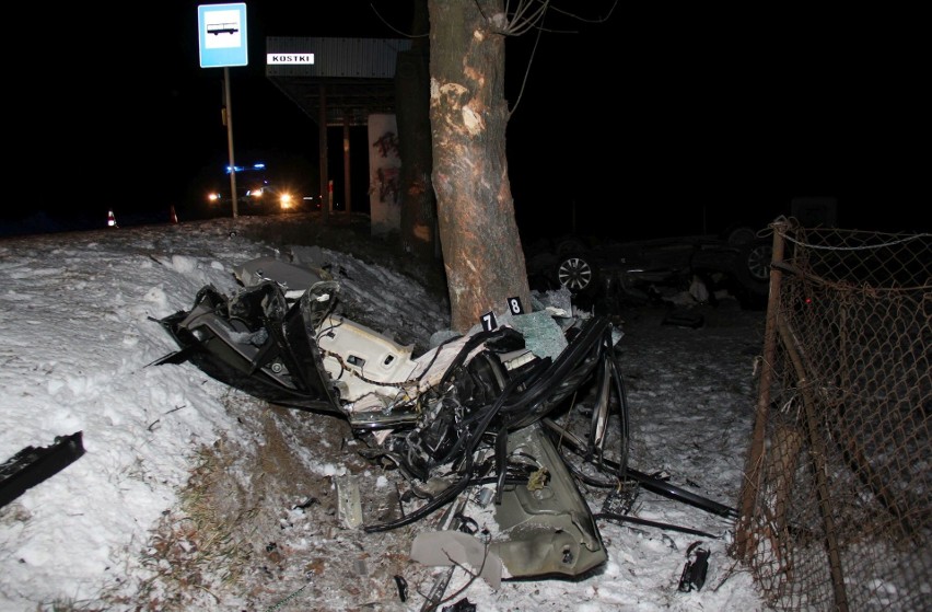 43-letni kierowca BMW zginął w weekendową noc w wypadku w...