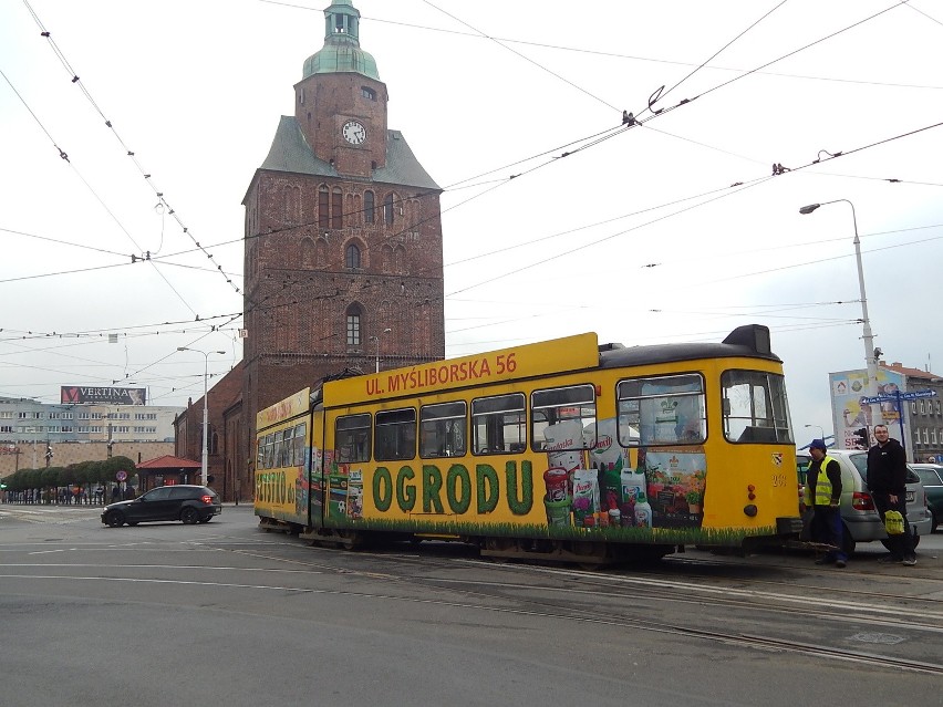 Tramwaj linii nr 1 wykoleił się w samym centrum Gorzowa.
