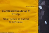 Ludzie zabrali rzeczy z pękającej kamienicy przy Jedności Narodowej 73 (ZDJĘCIA) 