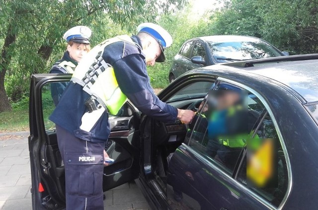 Policja przeprowadza na ulicach akcję "Łapki na kierownicę"