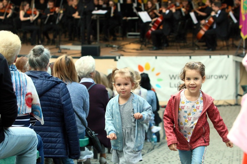 Lublin. Koncert Młodzieżowej Akademickiej Orkiestry Symfonicznej "Słobożański" odbył się w Ogrodzie Saskim