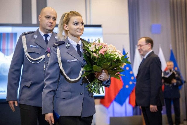 Bohaterscy policjanci z Błaszek ratowali ludzi i uhonorowani zostali medalami