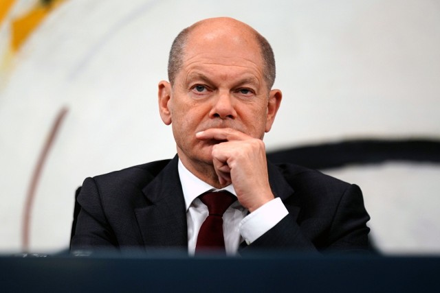 Kanclerz Niemiec Olaf Scholz w piątek uda się z wizytą do Chin. "Niemcy są najsłabszym ogniwem rywalizacji z autokracjami".