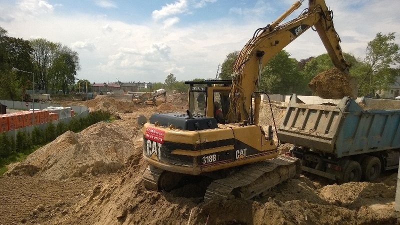 Prace na działce przy ul. Zgierskiej idą pełną parą.