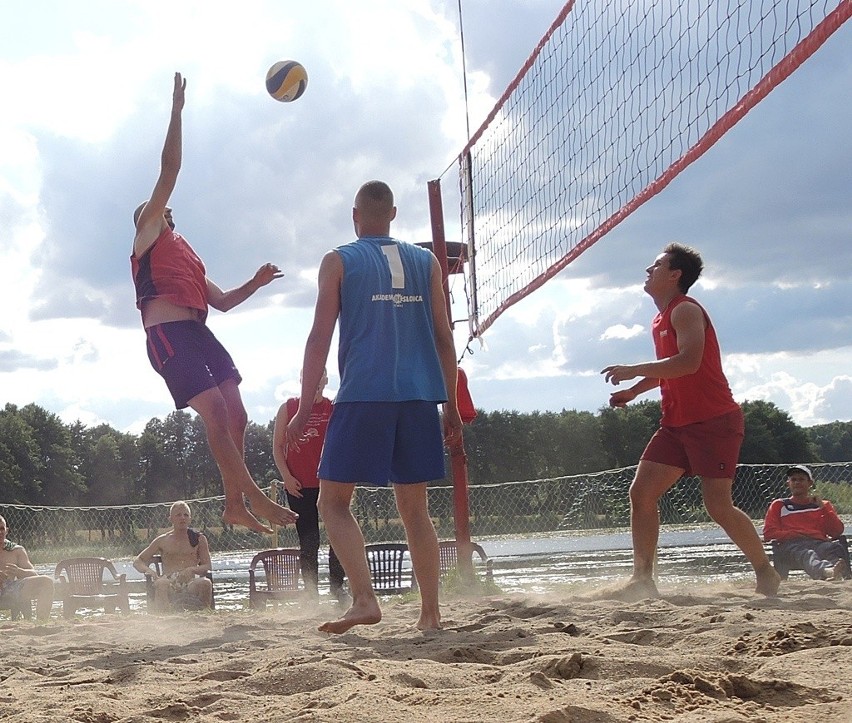 Turniej piłki plażowej siatkowej w Wołczy Małej
