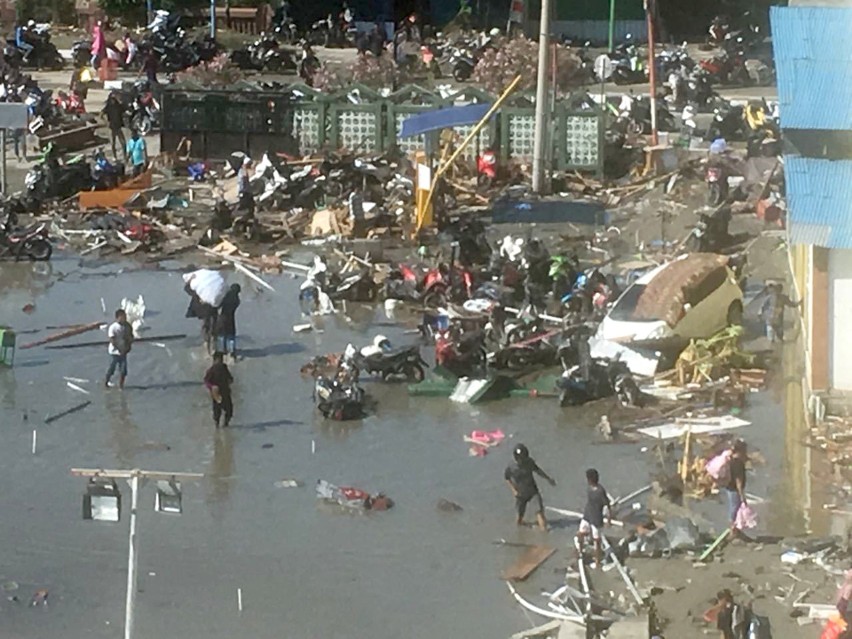 Zniszczenia w Palu po tsunami