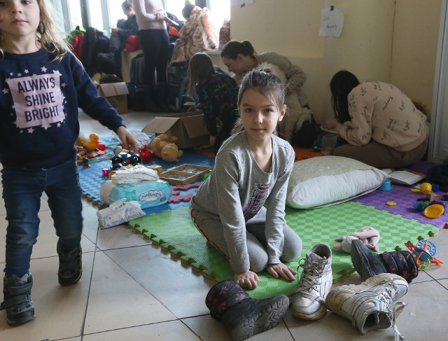 Dzieci obrońców Kijowa. One są bezpieczne. Ale według szacunków UNICEF prawie dwie trzecie ukraińskich dzieci zostało wysiedlonych z powodu trwającego konfliktu