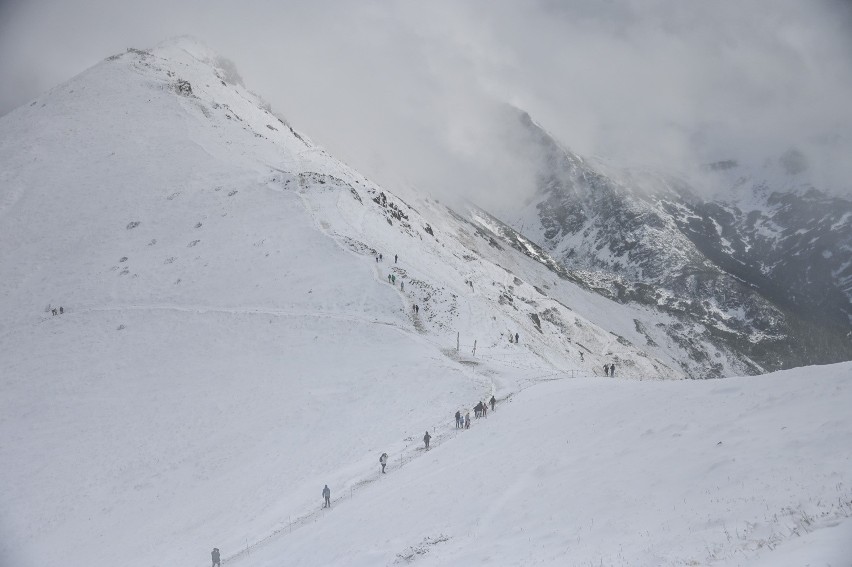 Tatry. Kasprowy Wierch pod śniegiem. Tak na koniec lata wygląda święta góra narciarzy 
