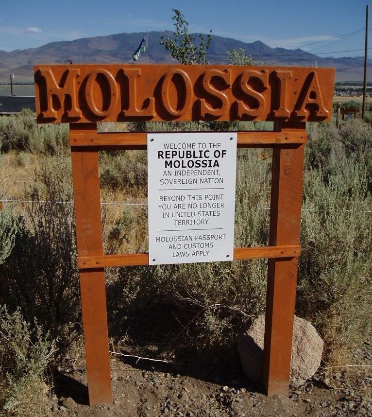 Republika Molossi to jedna z tzw. mikronacji, czyli...