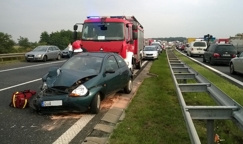 Karambol na A4. Zderzenie 4 tirów. Zginął kierowca (ZDJĘCIA)