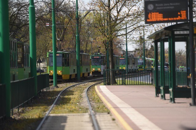 Wypadek na rondzie Jeziorańskiego spowodował wstrzymanie ruchu tramwajowego.