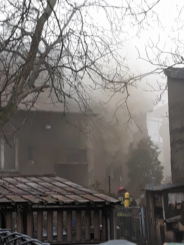 Pożar domu przy ul. Męczenników Oświęcimskich w Żorach