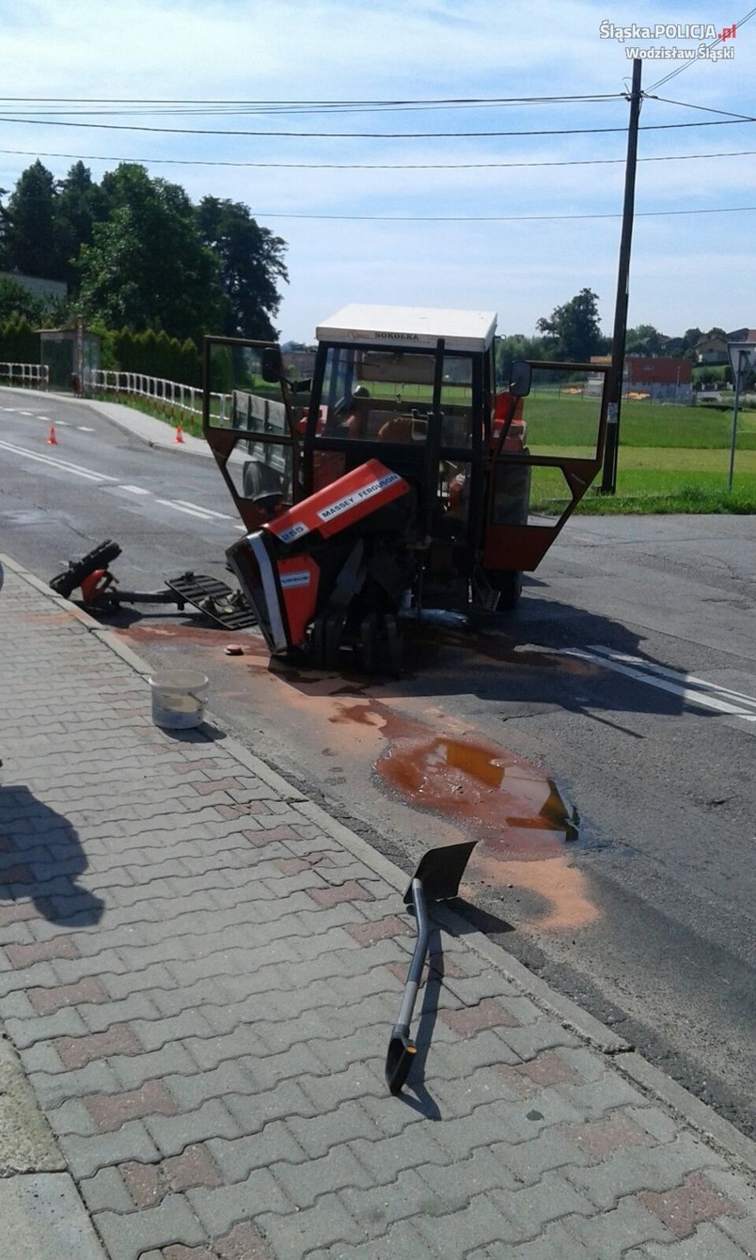 Citroen zderzył się z traktorem na ulicy Centralnej w Połomi