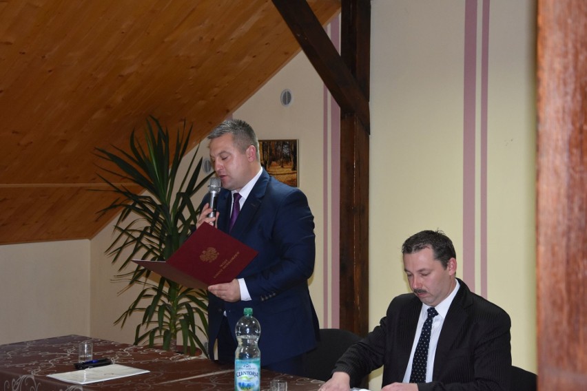 Andrzej Walasek zaprzysiężony na wójta Moskorzewa. Przewodniczącym Rady Gminy został Sebastian Kosowski (ZDJĘCIA)