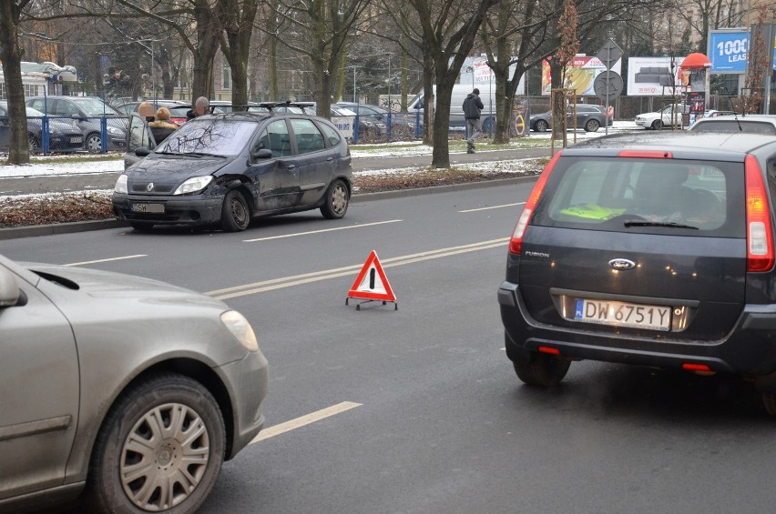 Wypadek na placu Orląt Lwowskich przy skrzyżowaniu z ul....