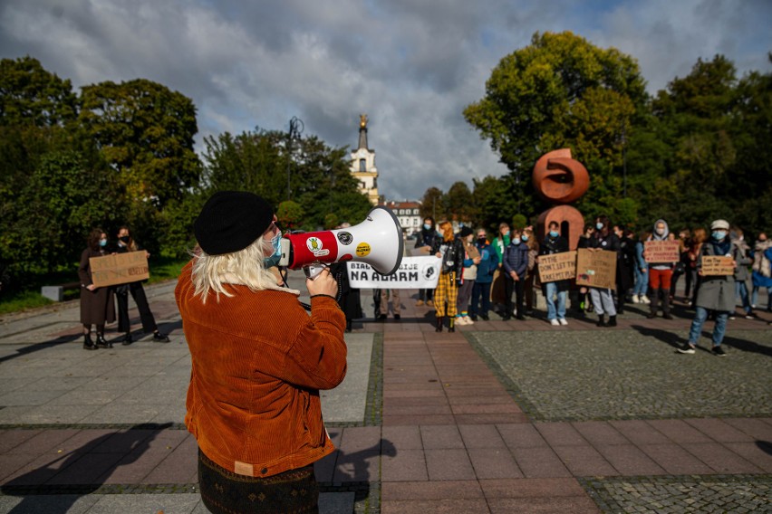 Aktywiści z Młodzieżowego Strajku Klimatycznego protestowali...