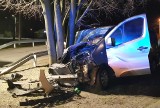 Bus uderzył w drzewo w Jastrzębiu: trzy pasażerki ciężko ranne, dwóch pasażerów z lekkimi obrażeniami ZDJĘCIA