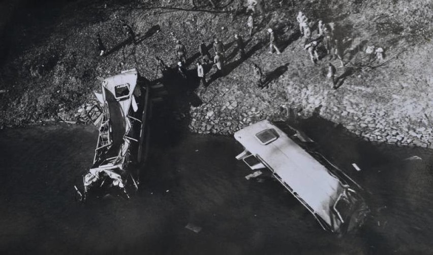 Katastrofa autobusowa w Wilczym Jarze MÓWIĄ ŚWIADKOWIE Minęła 40. rocznica tragedii w Oczkowie ZDJĘCIA