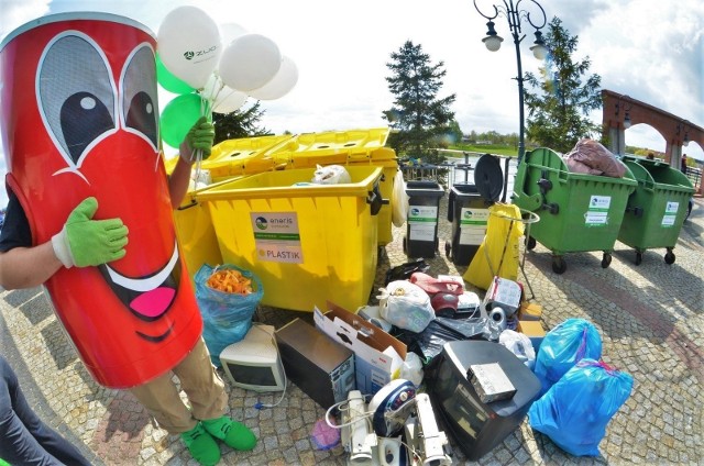 Wymień Odpady na Kulturalne Wypady to akcja, która pierwszy raz odbyła się w 2012 roku.