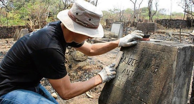 Podczas prac renowacyjnych na polskim cmentarzu w Mbala, czyli dawnym osiedlu Abercorn w Zimbabwe