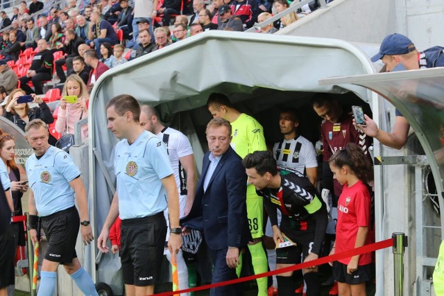 Trener Ryszard Tarasiewicz i kapitan GKS Tychy Łukasz Grzeszczyk.