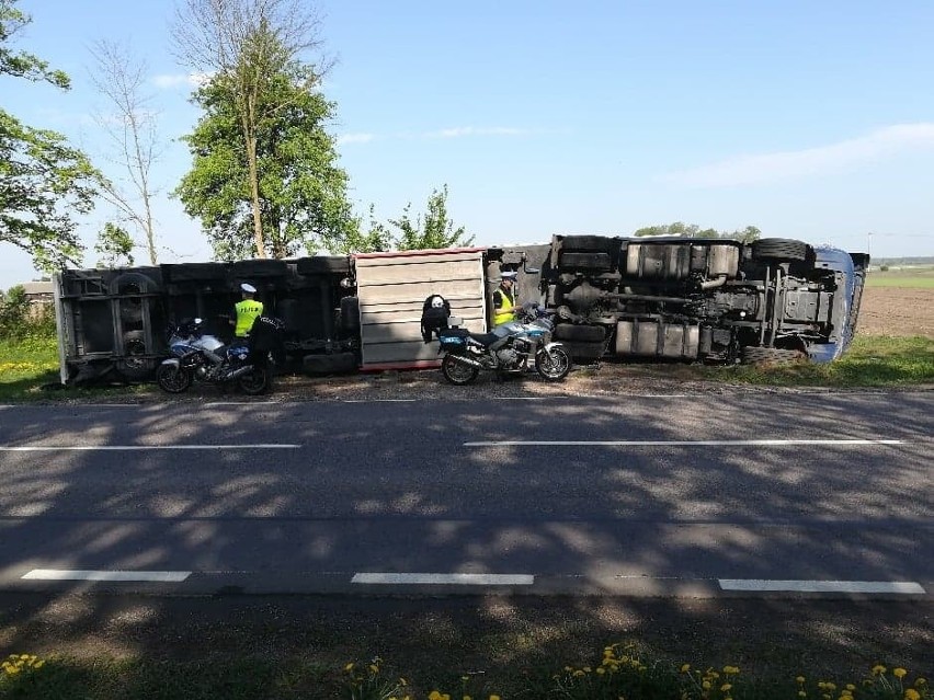 Andryjanki. Wypadek zablokował DK19. Tir wpadł do rowu