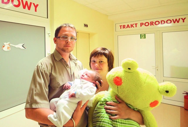 Dumni rodzice Monika i Marcin z małym Vincentem, który przyszedł na świat w nagrodzonym szpitalu