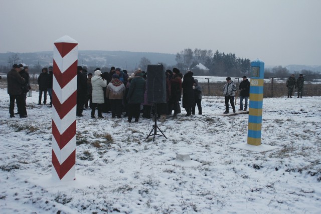 Uroczystość przekazania Betlejemskiego Światełka Pokoju na polsko - ukraińskiej granicy koło Malhowic.