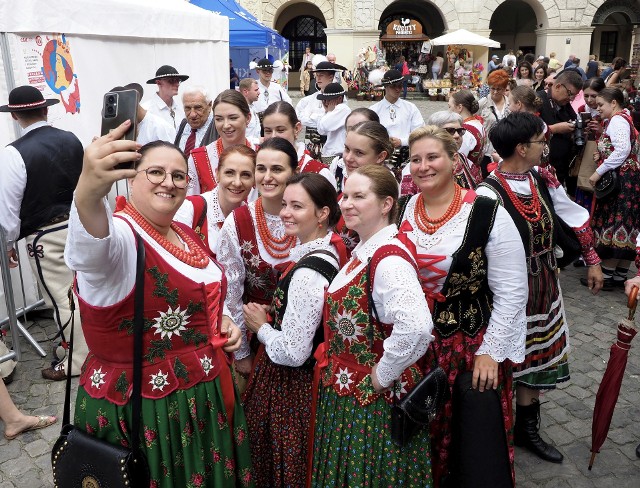 Kazimierski Ogólnopolski Festiwal Kapel i Śpiewaków Ludowych odbywa się w tym roku po raz 57. Zaprezentuje się tutaj 640 artystów z 14 województw.